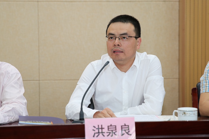 新塘街道办事处副主任洪泉良讲话此次合作协议的签订,是政府联系我院